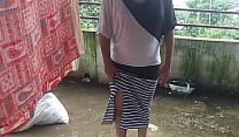 कपडे सुखाती पड़ोसन भाभी को पटाकर बैडरूम में चुदाई किया xxx nepali sex